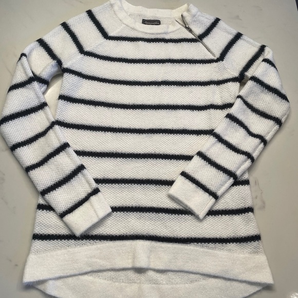 Abercrombie Pullover Crewneck Zipper Sweater - Picture 4 of 4
